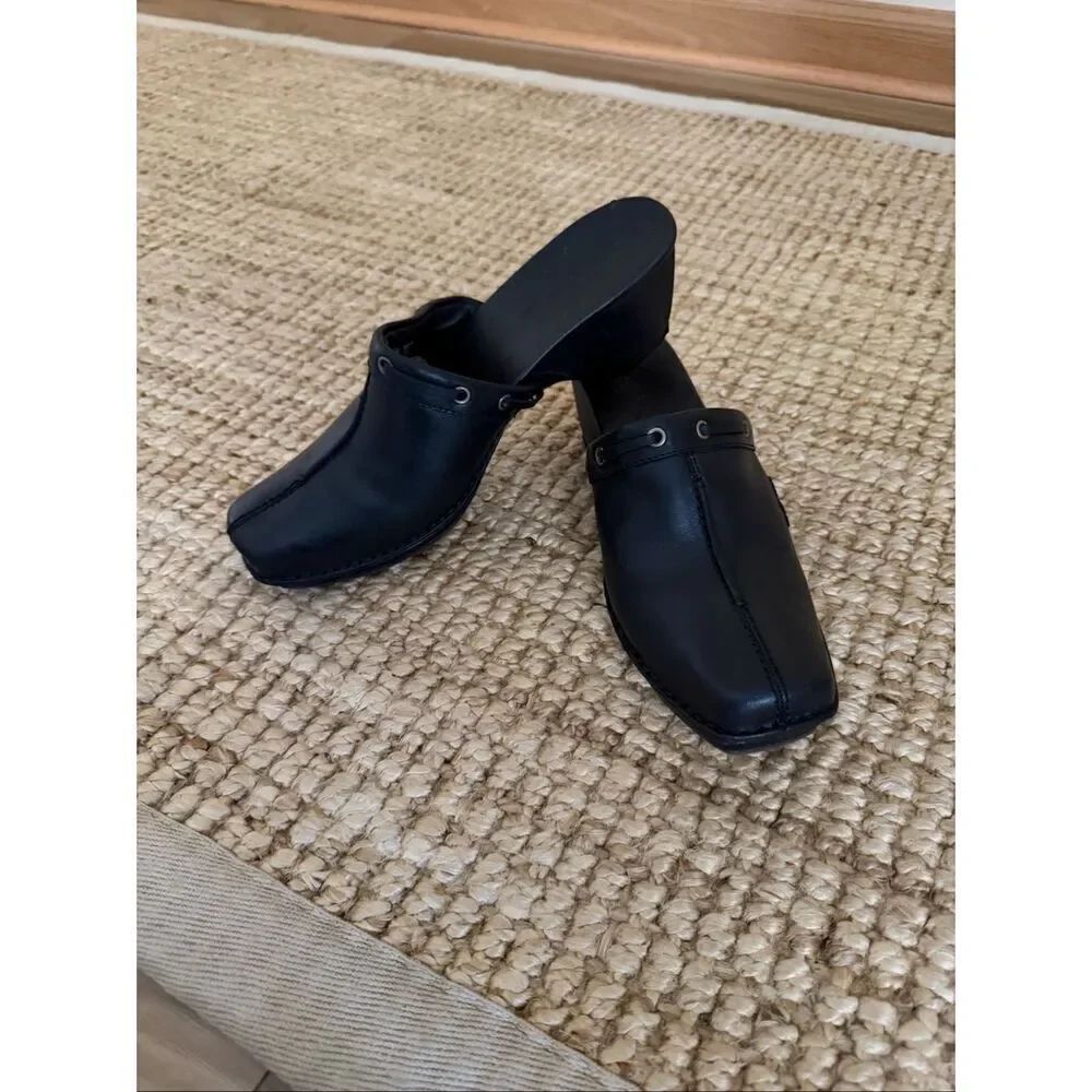 Timberland Women’s Black Leather Slip On Mules Size 7.5 Comfort Shoes